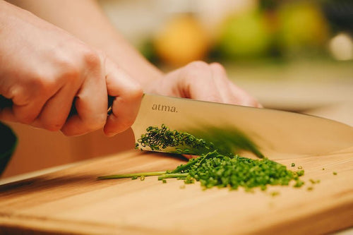 ¿Qué cuchillo elegir entre un cuchillo de chef y un santoku? - Atma Kitchenware