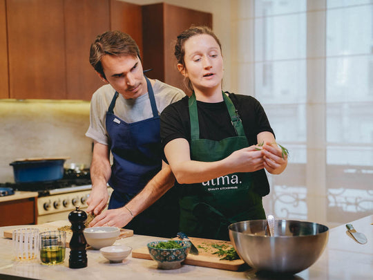 Romain d'Atma Kitchenware cuisine avec Valentine