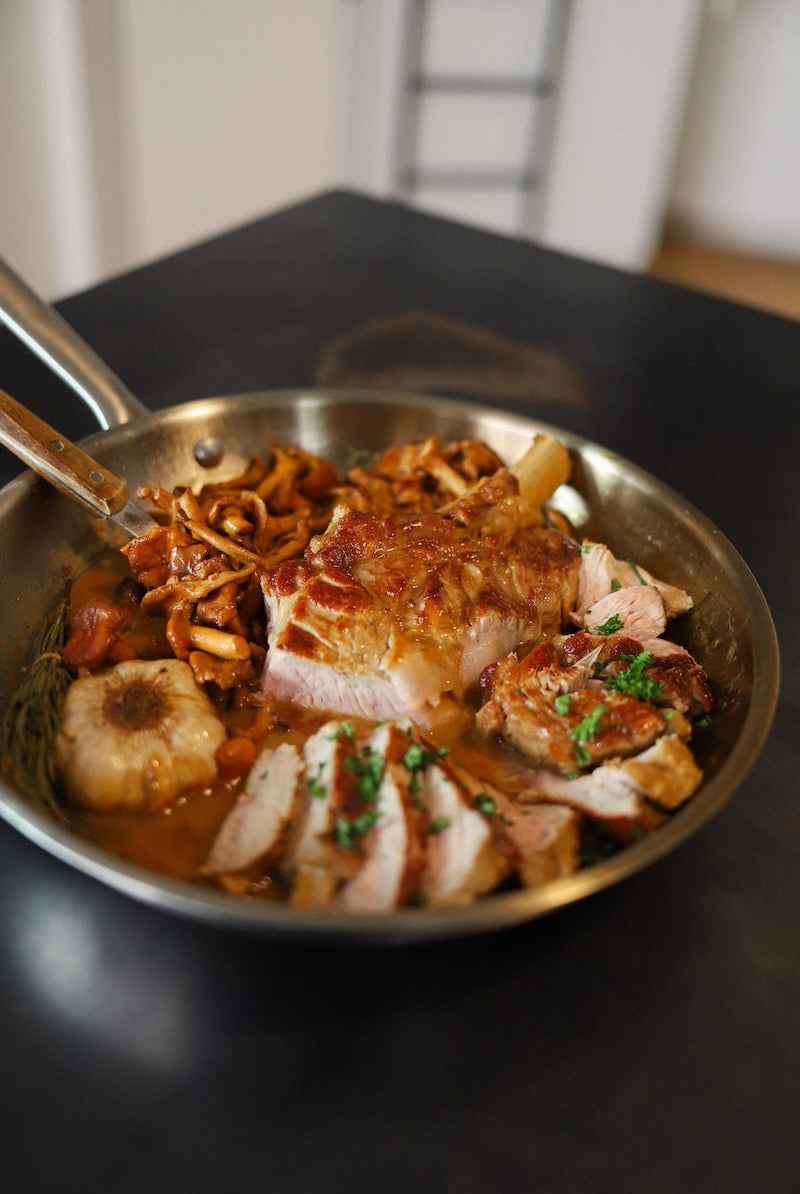 Chuleta de ternera de Limousin con setas rebozuelo, en colaboración con Epicery - Atma Kitchenware