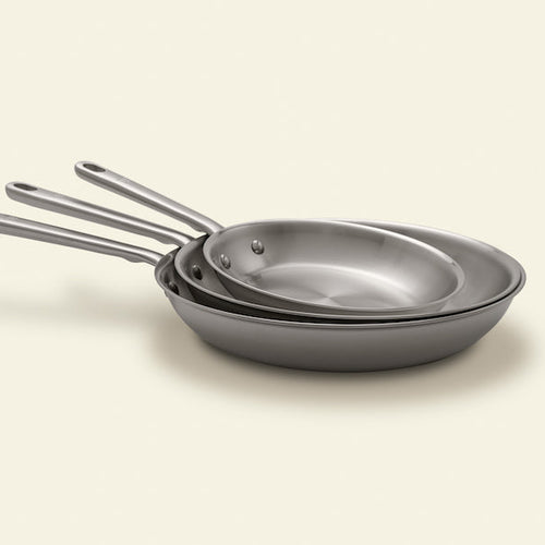 Quels sont les avantages de cuisiner avec des poêles en inox ? - Atma Kitchenware