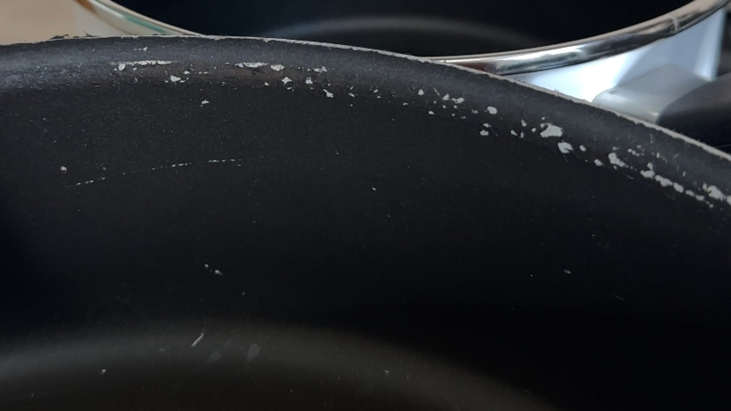 Quels sont les risques liés aux revêtements anti-adhésifs ? - Atma Kitchenware