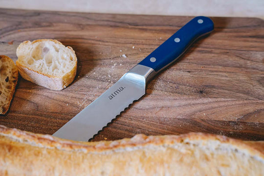 Un bon couteau à pain : pourquoi est-ce si important ? - Atma Kitchenware