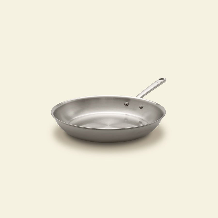 Atma – Roestvrijstalen pan 30 cm, grote braadpan zonder antiaanbaklaag, 3-laags inox 18/10, zonder PFAS & PTFE, vaatwasmachinebestendig en geschikt voor inductie Atma – Roestvrijstalen pan 30 cm, grote braadpan zonder antiaanbaklaag, 3-laags inox 18/10, zonder PFAS & PTFE, vaatwasmachinebestendig en geschikt voor inductie